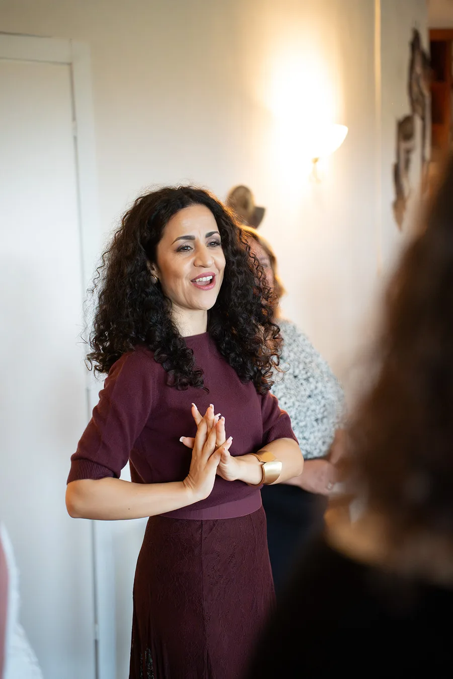 Maria Rosa Ranieli mentre parla a un gruppo di psicologhe